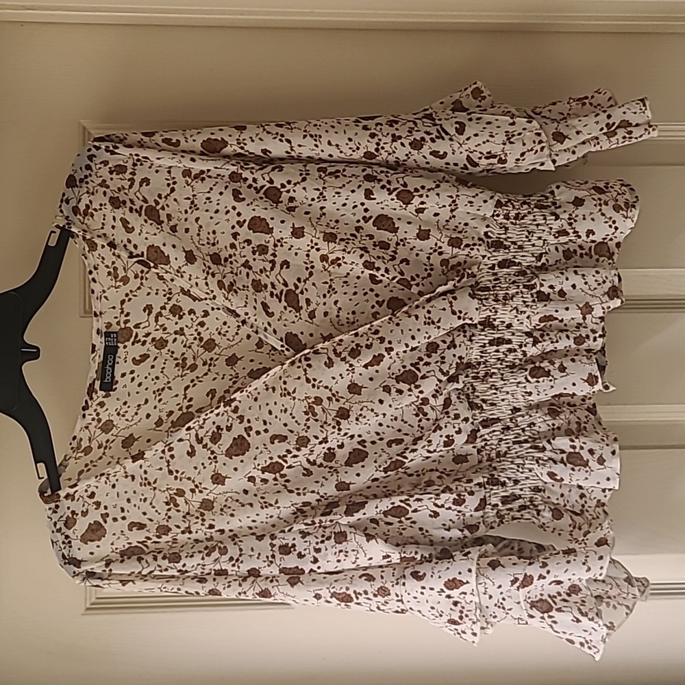 Boohoo floral ruffle blouse size 10
